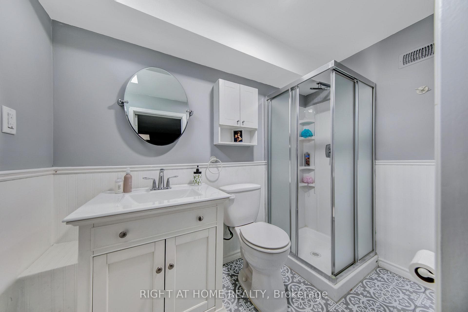 11 Potter Crescent photo 17