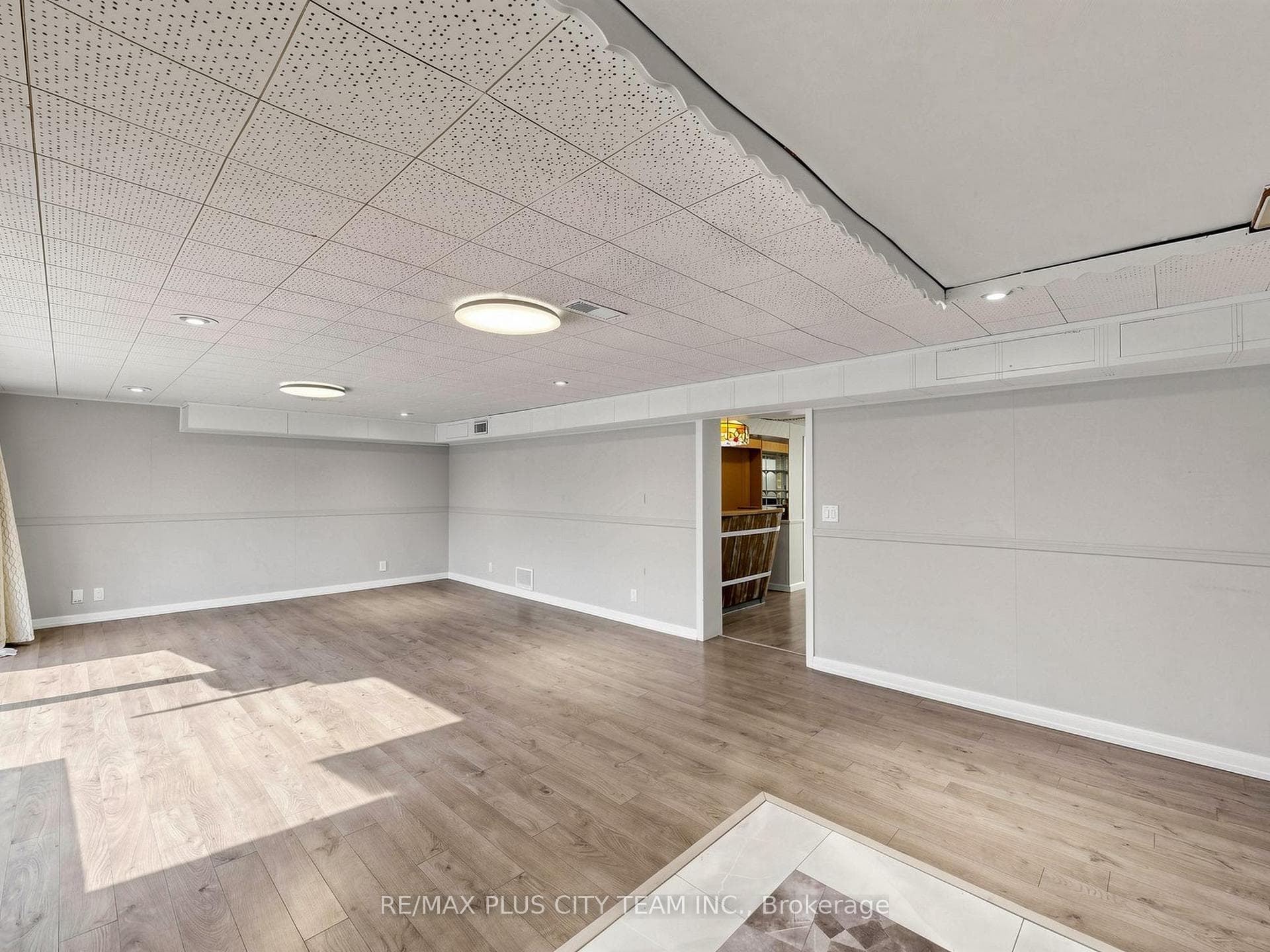 260 Renforth Drive photo 27