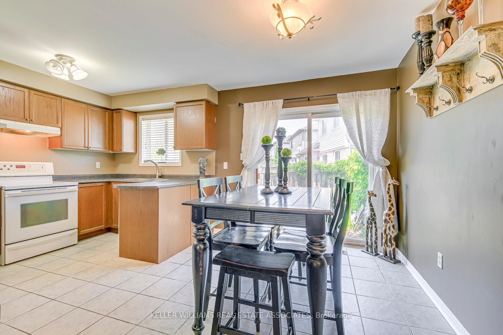 1027 Kennedy Circle photo 6