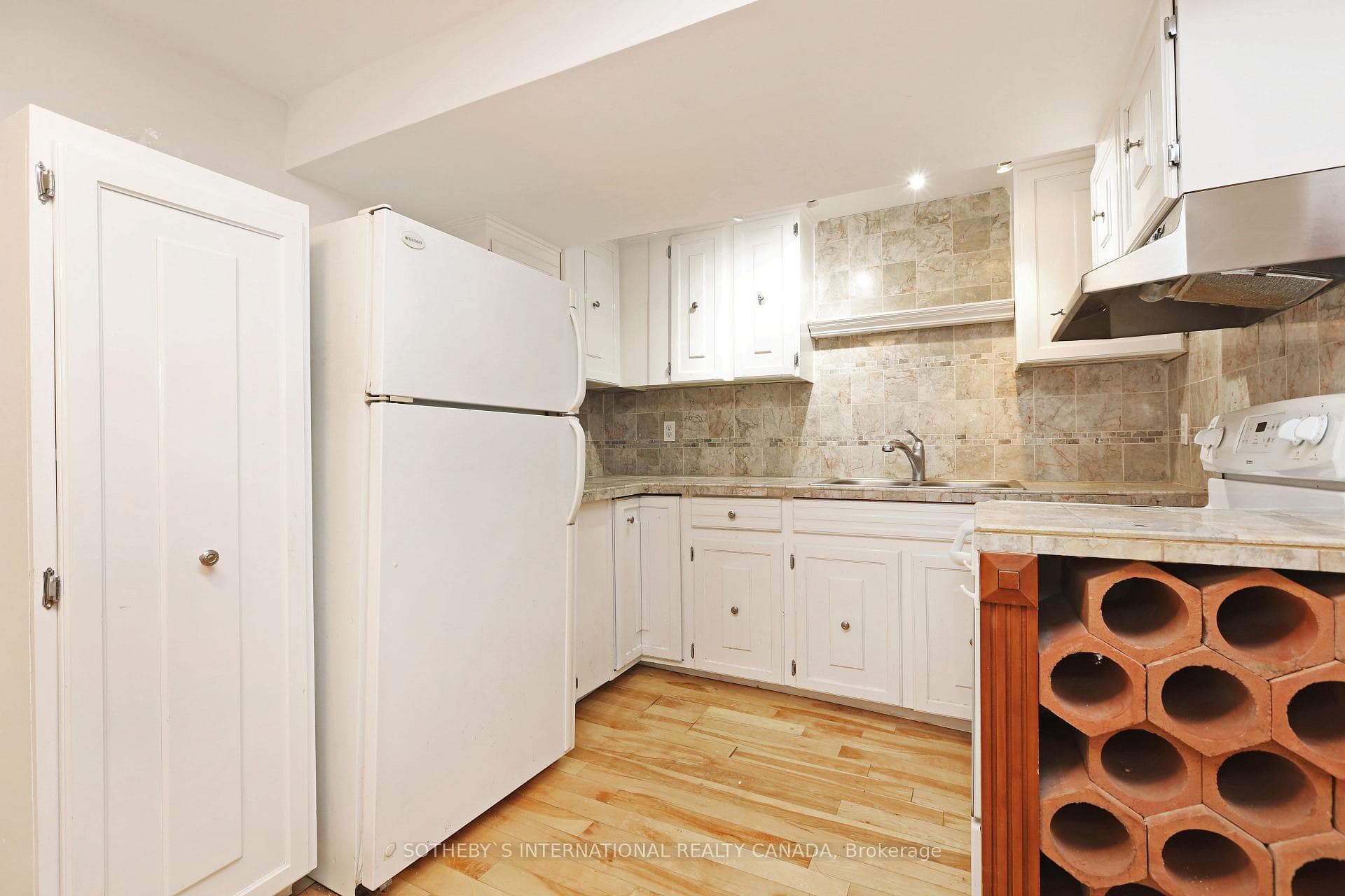 212 Glebemount Avenue Unit Lower photo 10