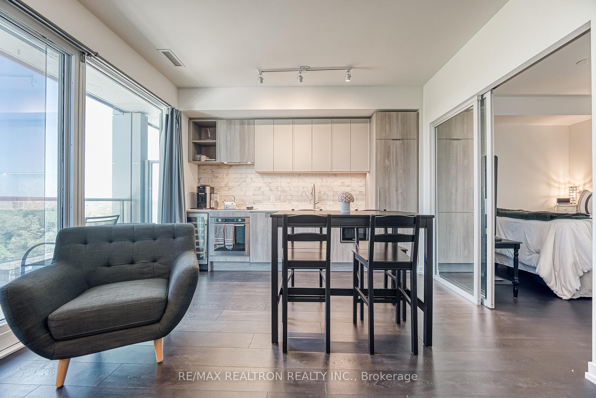 2020 Bathurst Street Unit 1215 photo 9