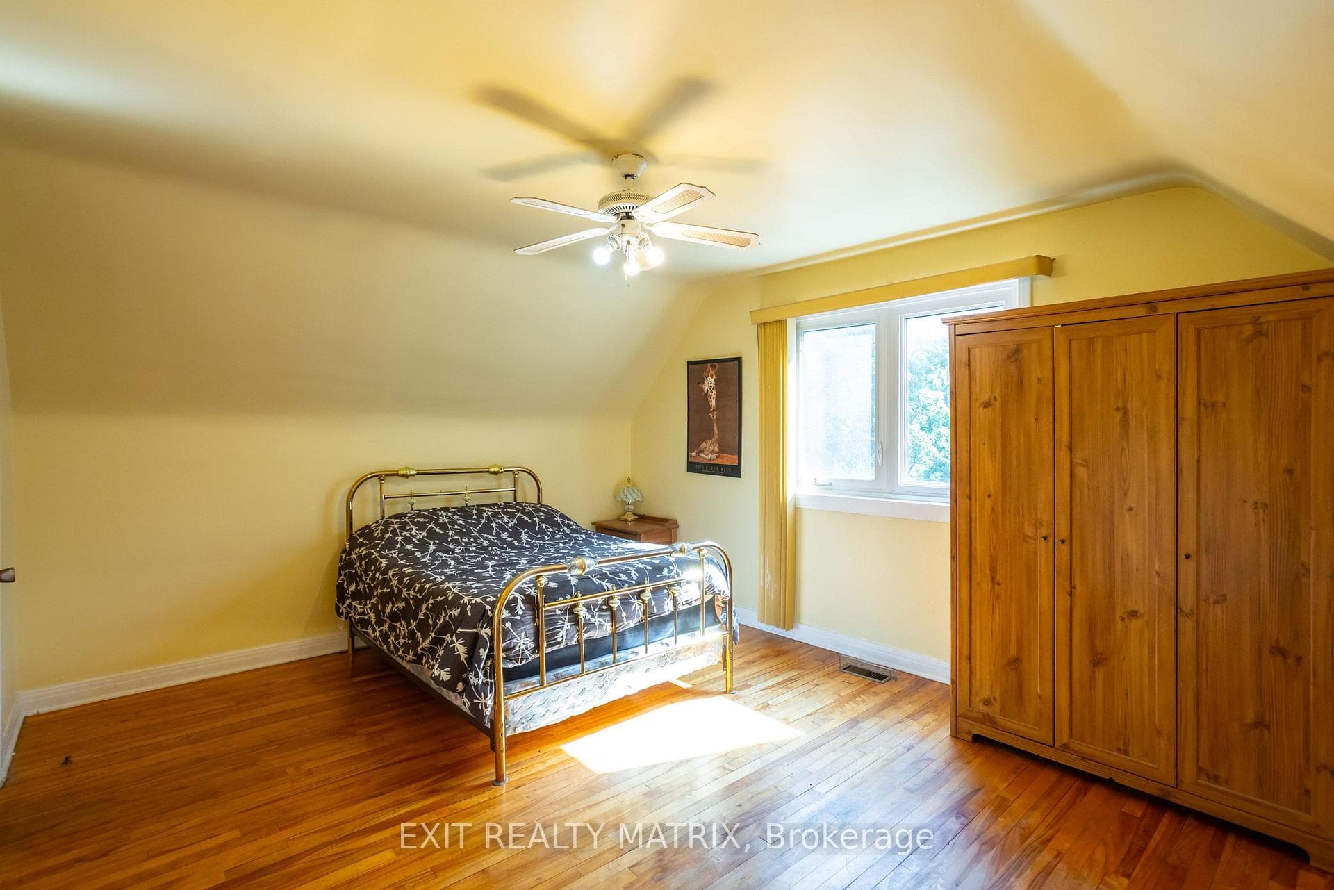 552 Dunbrack Street photo 24