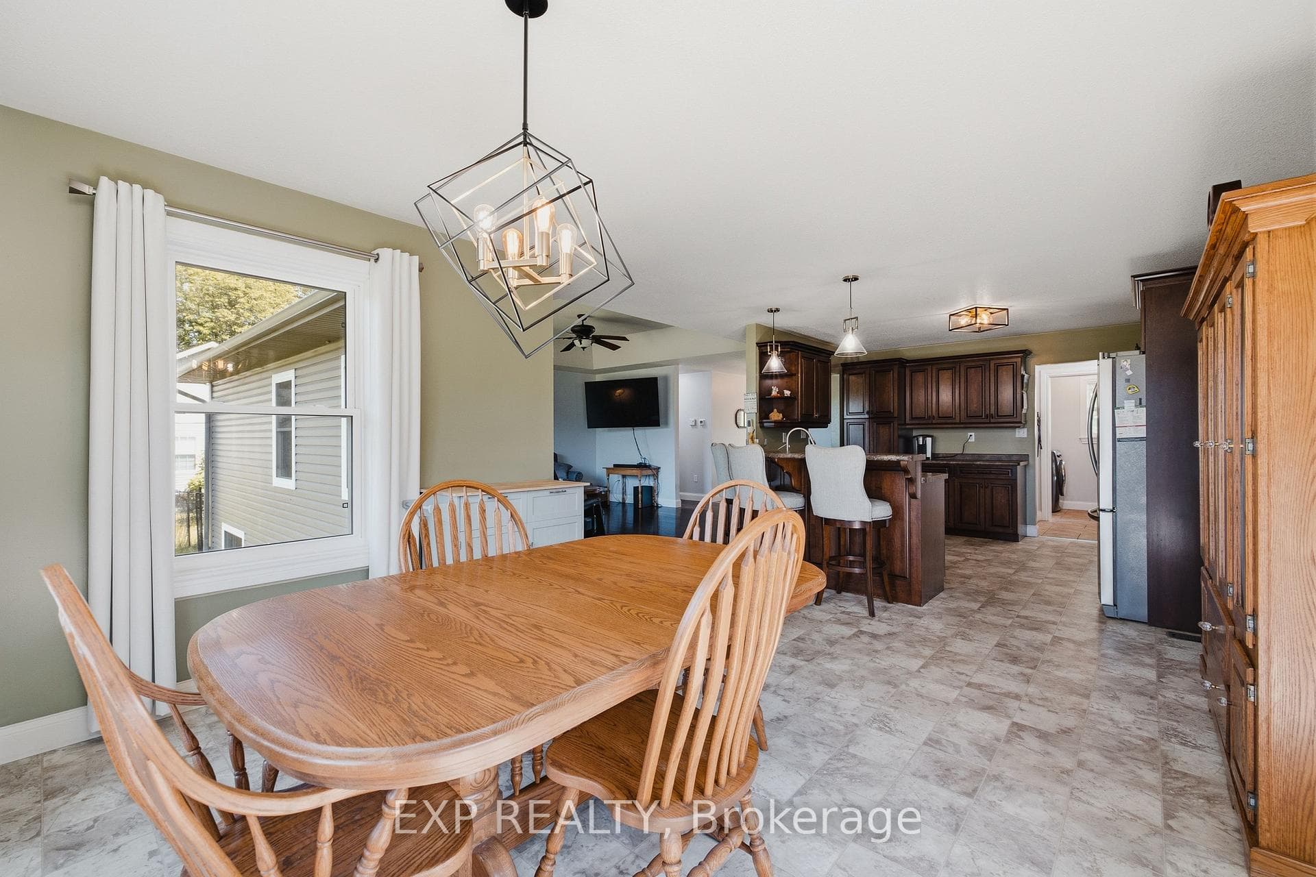14 Regency Drive photo 16
