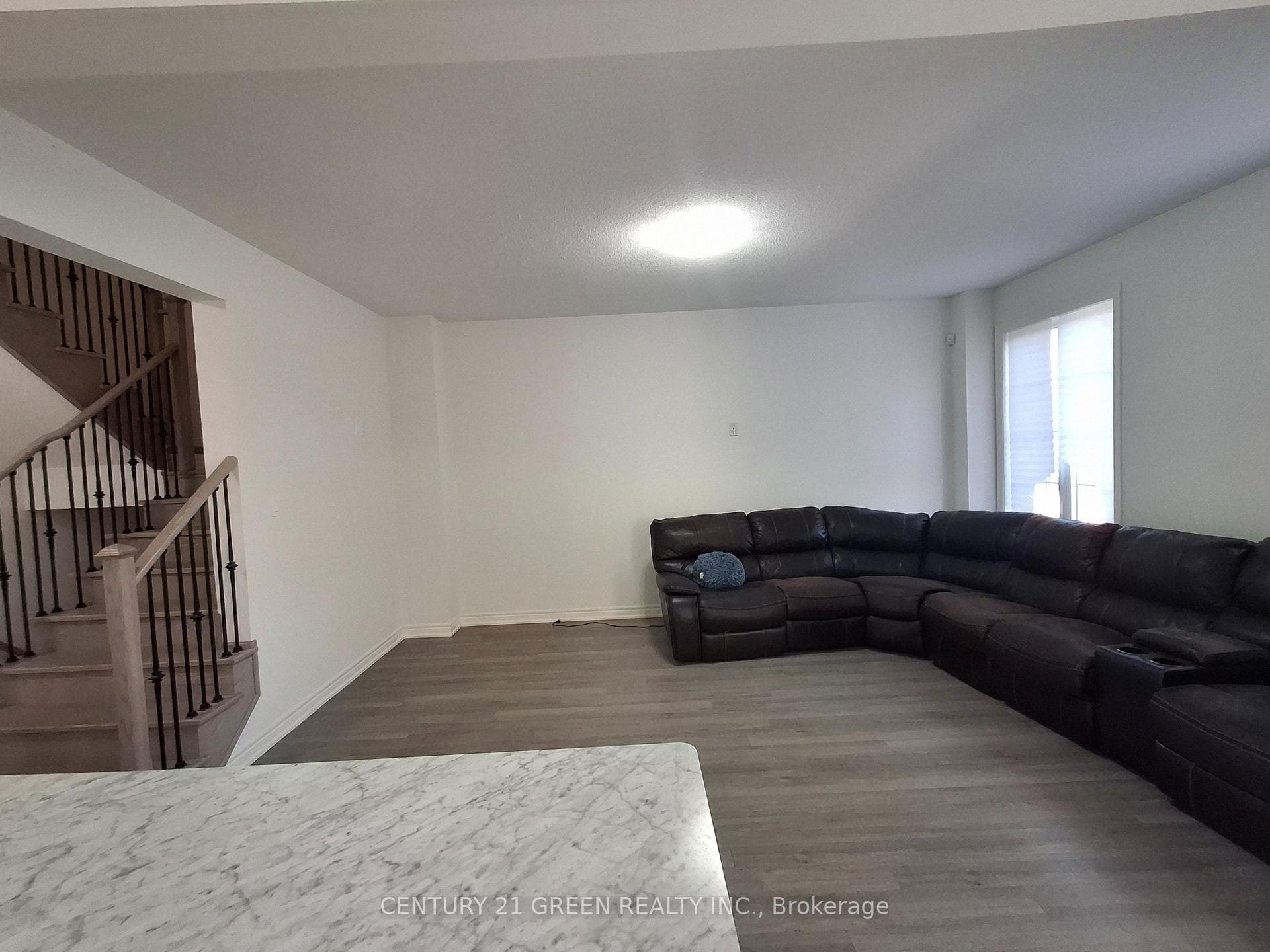 85 Riverwalk Drive photo 13