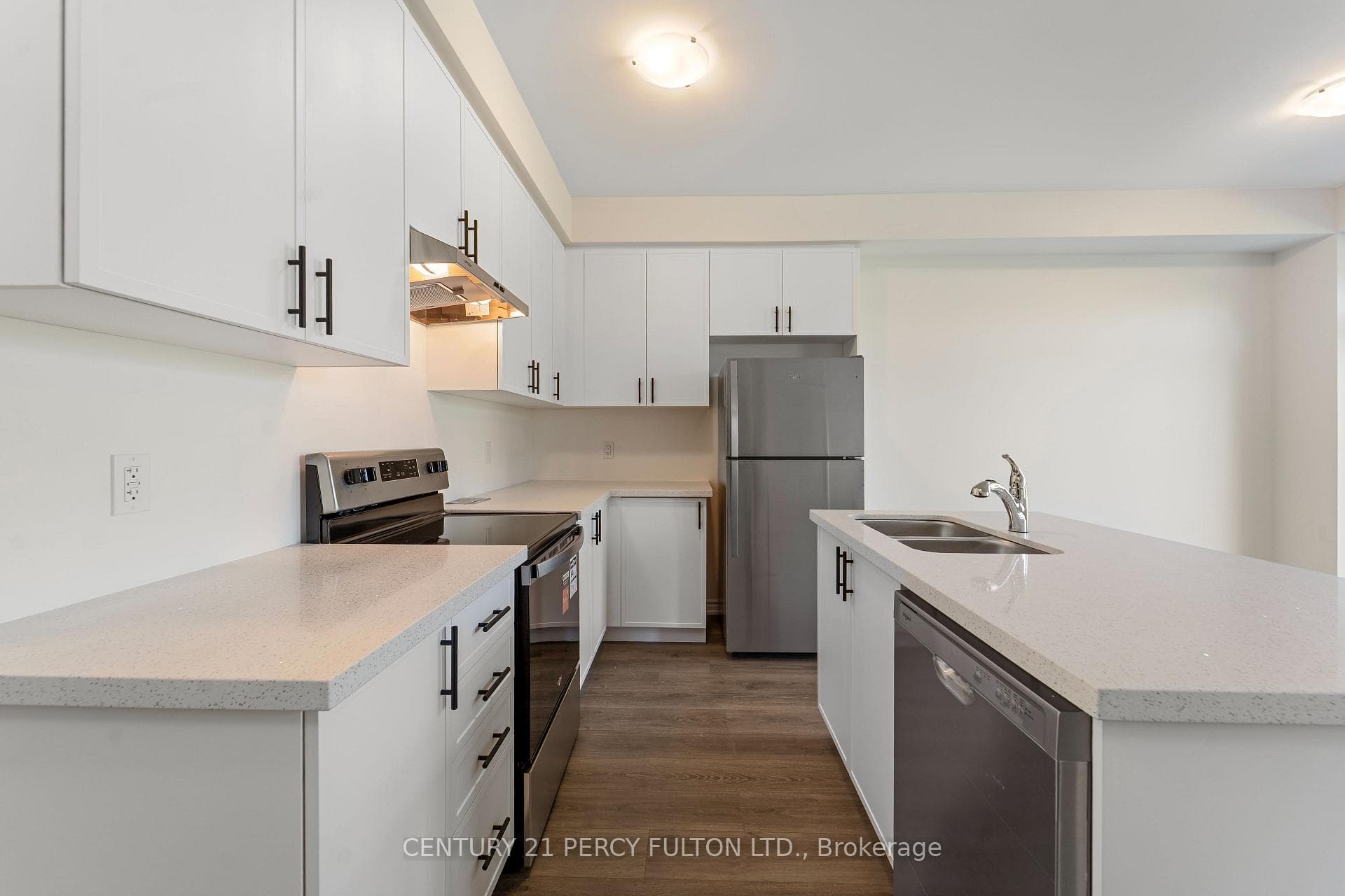 39 Watts Mews photo 12