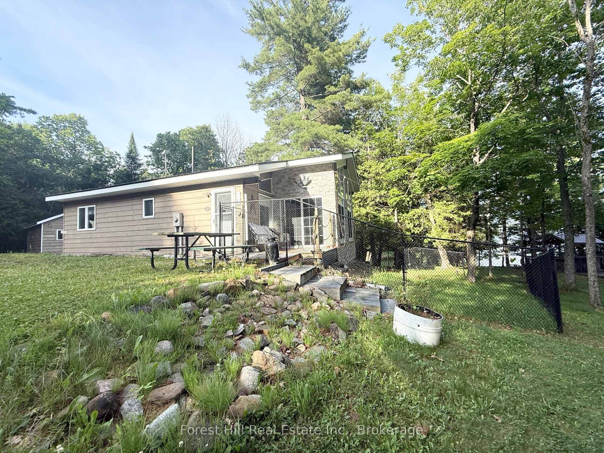 935 Limberlost Road photo 6