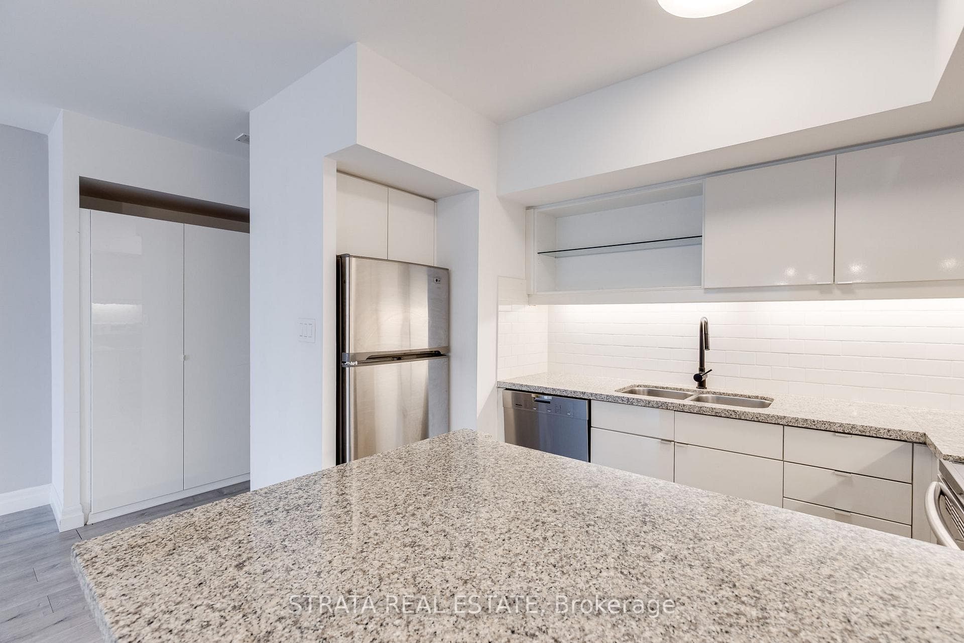 25 The Esplanade N/A Unit 1701 photo 2
