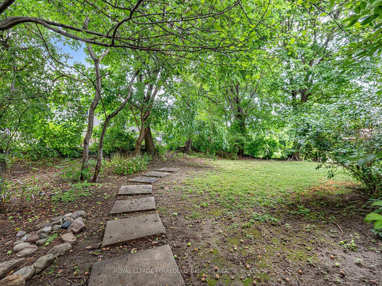 9 Midcroft Drive photo 41