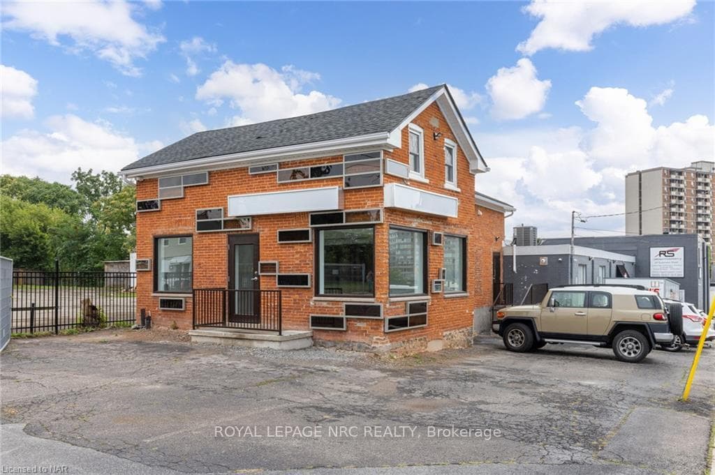 22-24 QUEENSTON Street Unit Upper photo 17