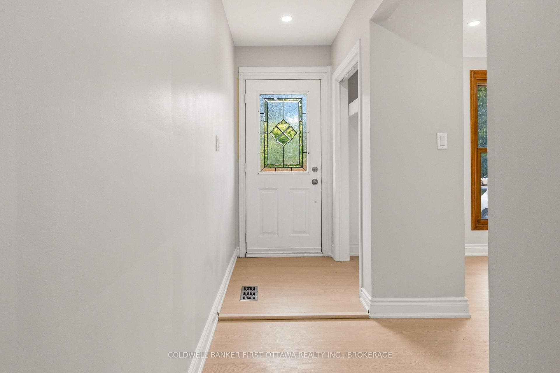 110 Liddell Crescent photo 4
