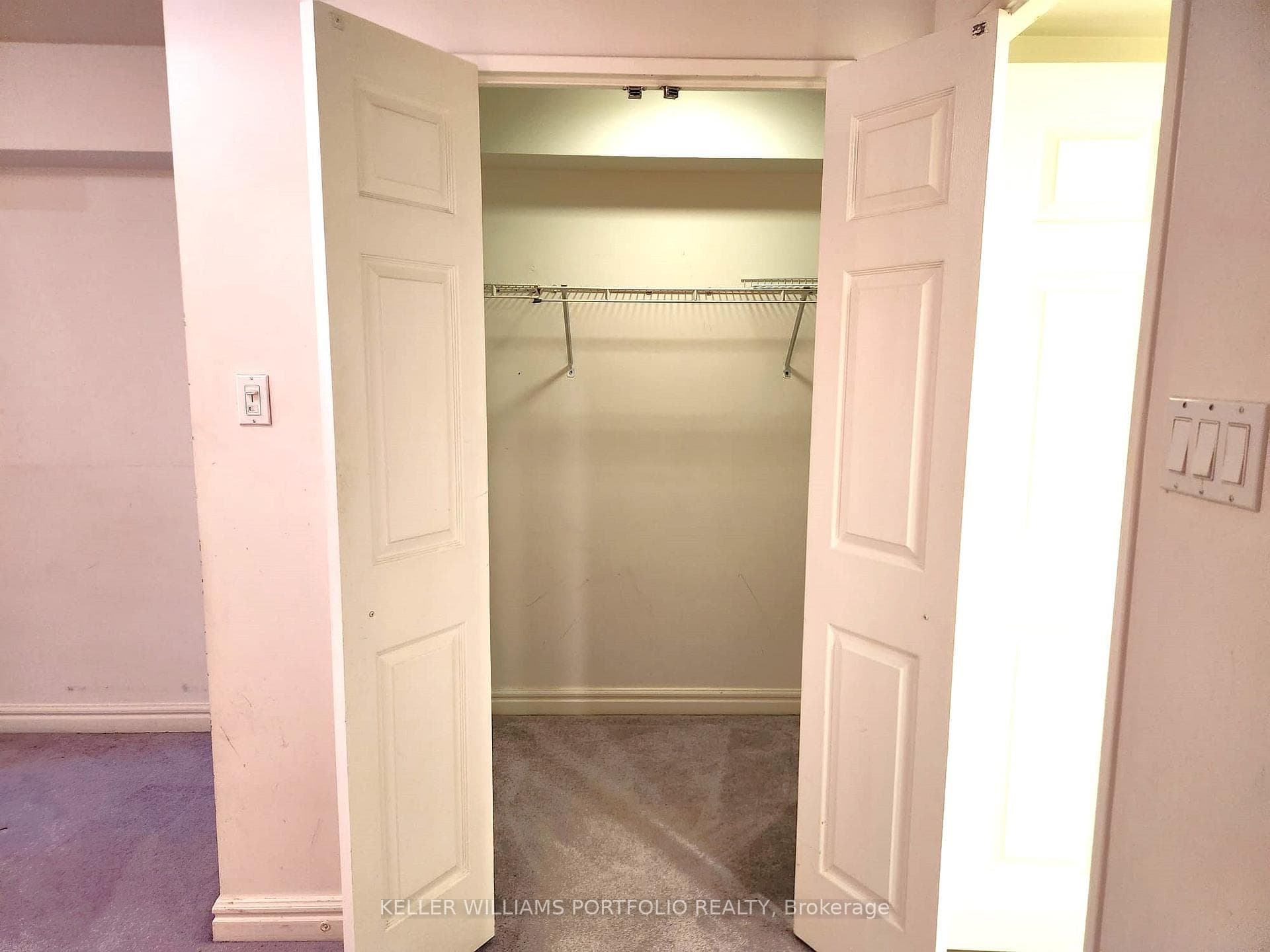 33 University Avenue Unit 2404 photo 18