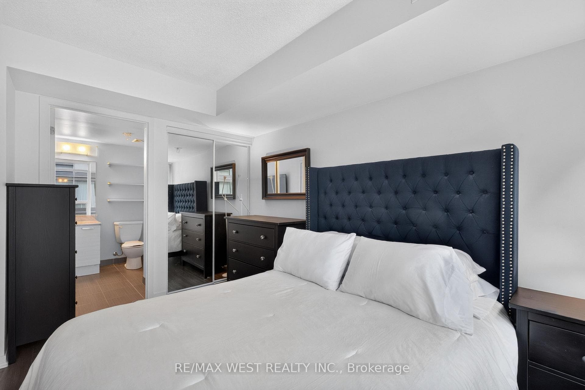 36 Lisgar Street Unit 1802 photo 16