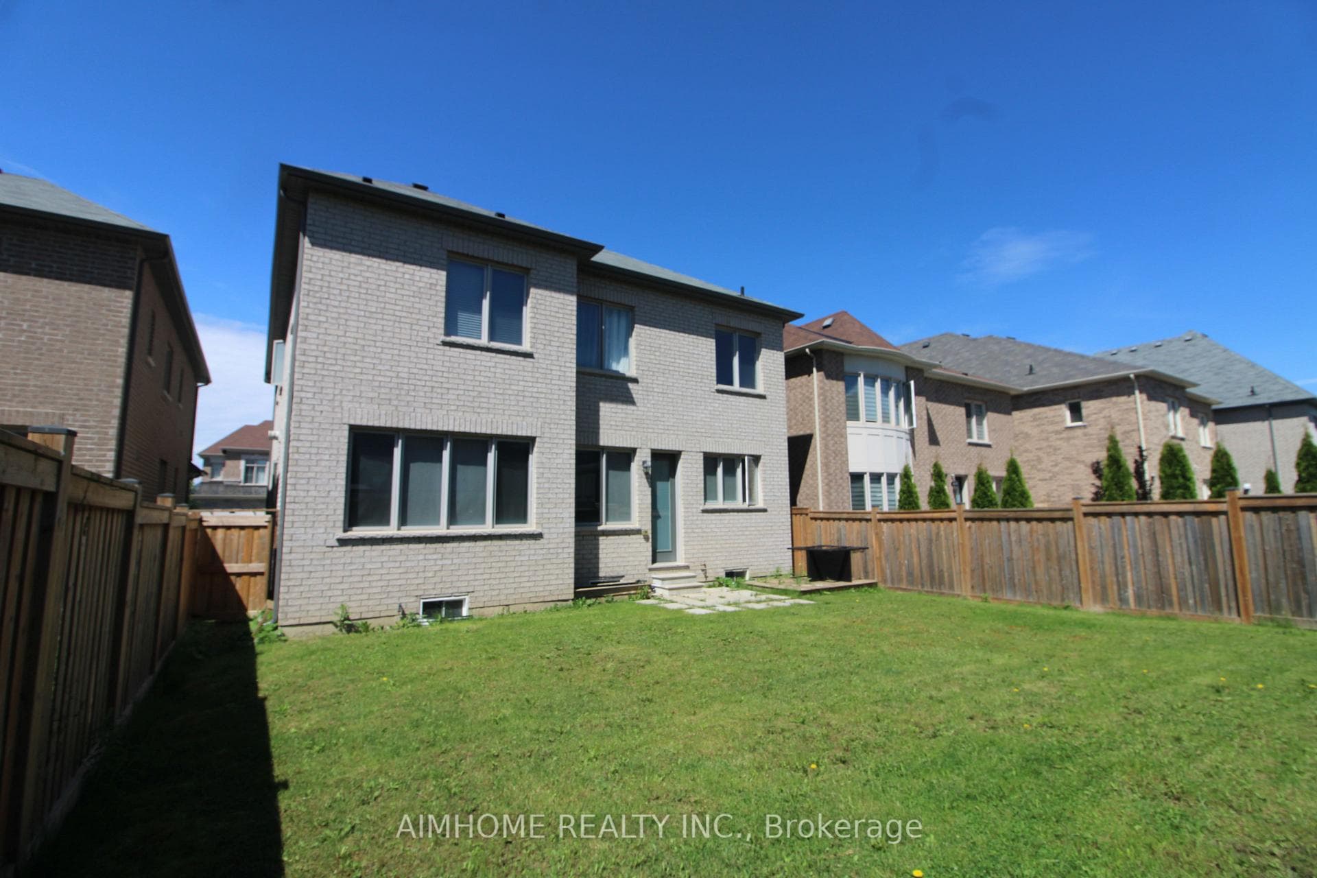 39 Scrivener Drive photo 27