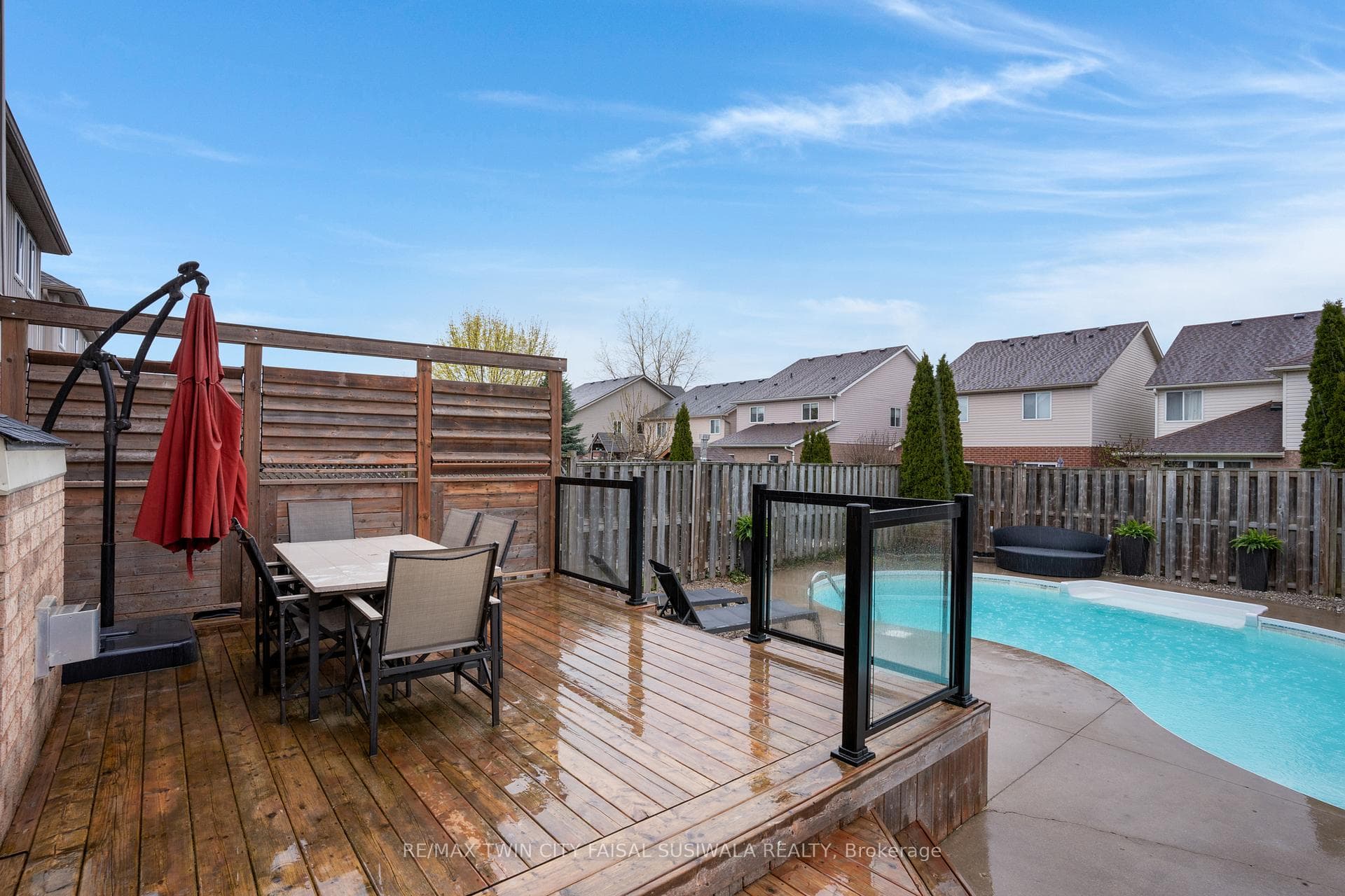 99 Udvari Crescent photo 6