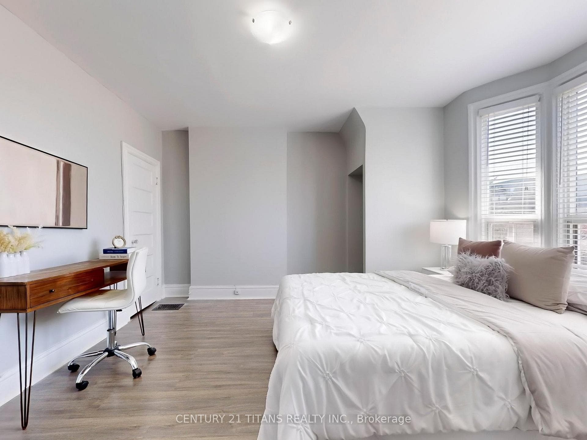 181 Montrose Avenue photo 27