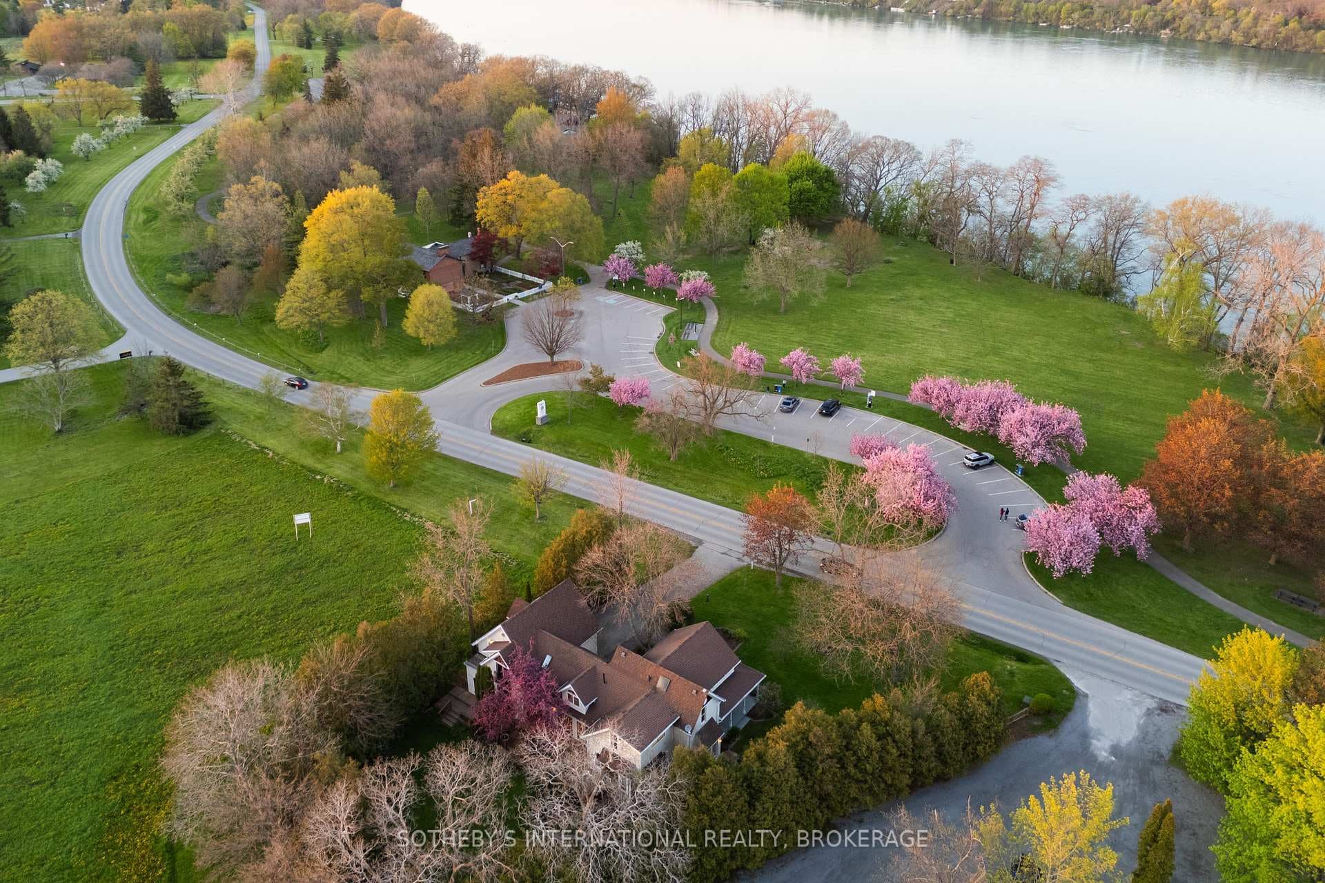 15906 Niagara Parkway photo 43