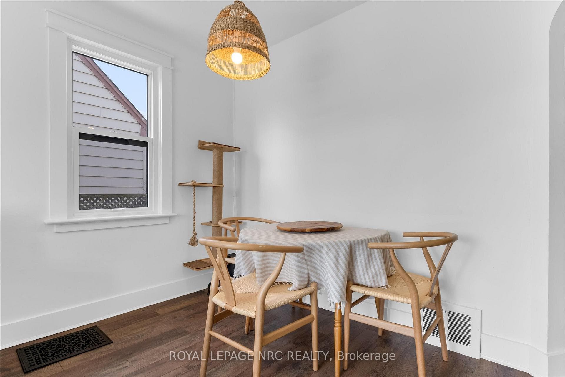 16 Mcdonald Avenue photo 9