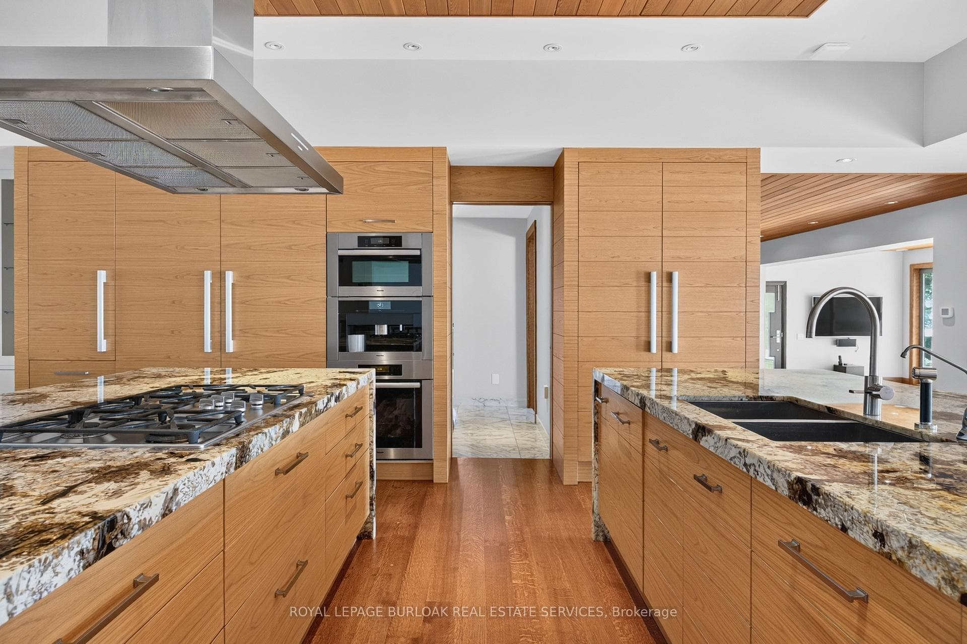 90 Oaklands Park Court photo 12