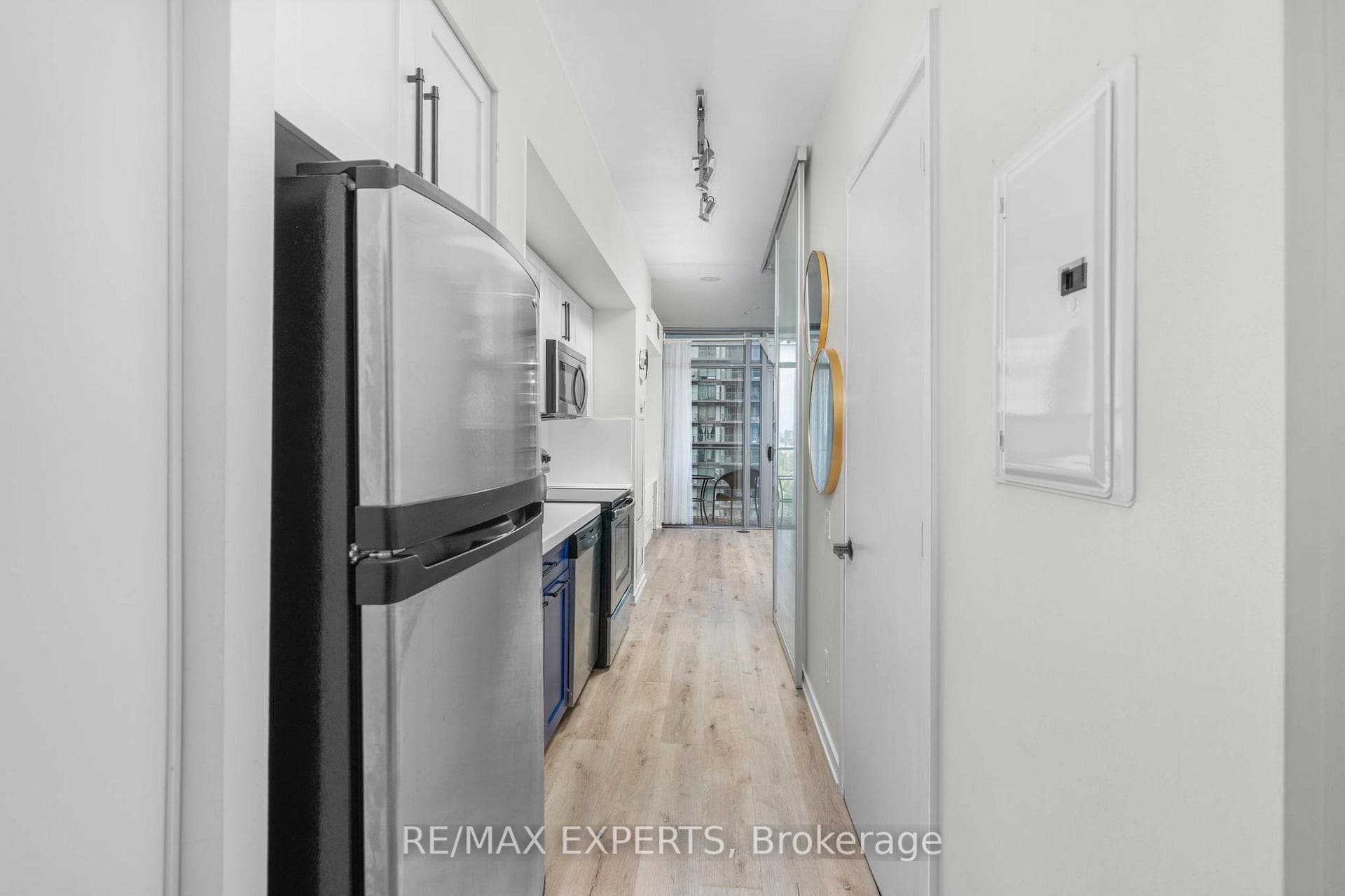 103 The Queensway N/A Unit 1507 photo 6