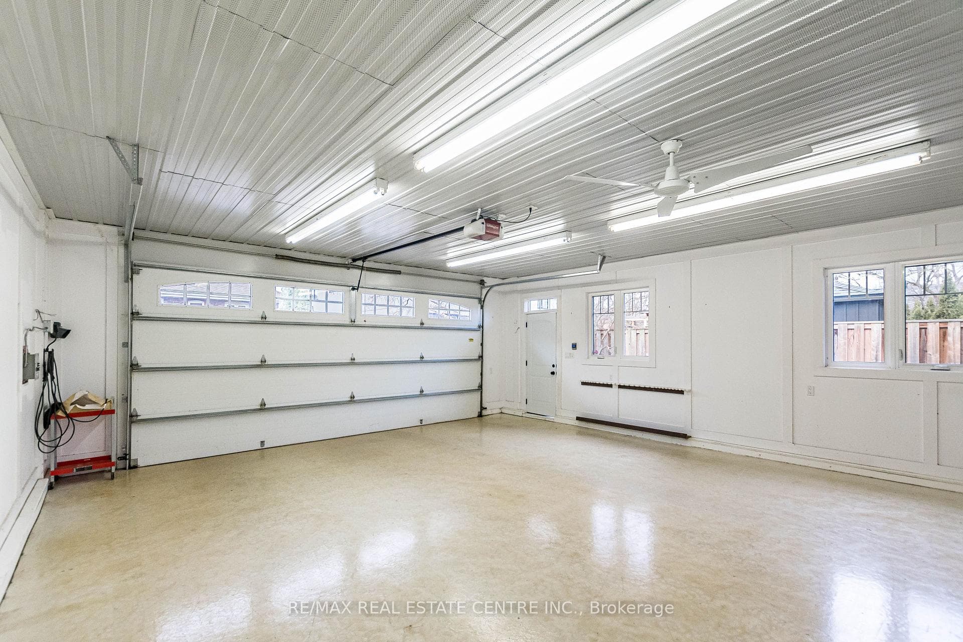 37 Maple Avenue photo 36
