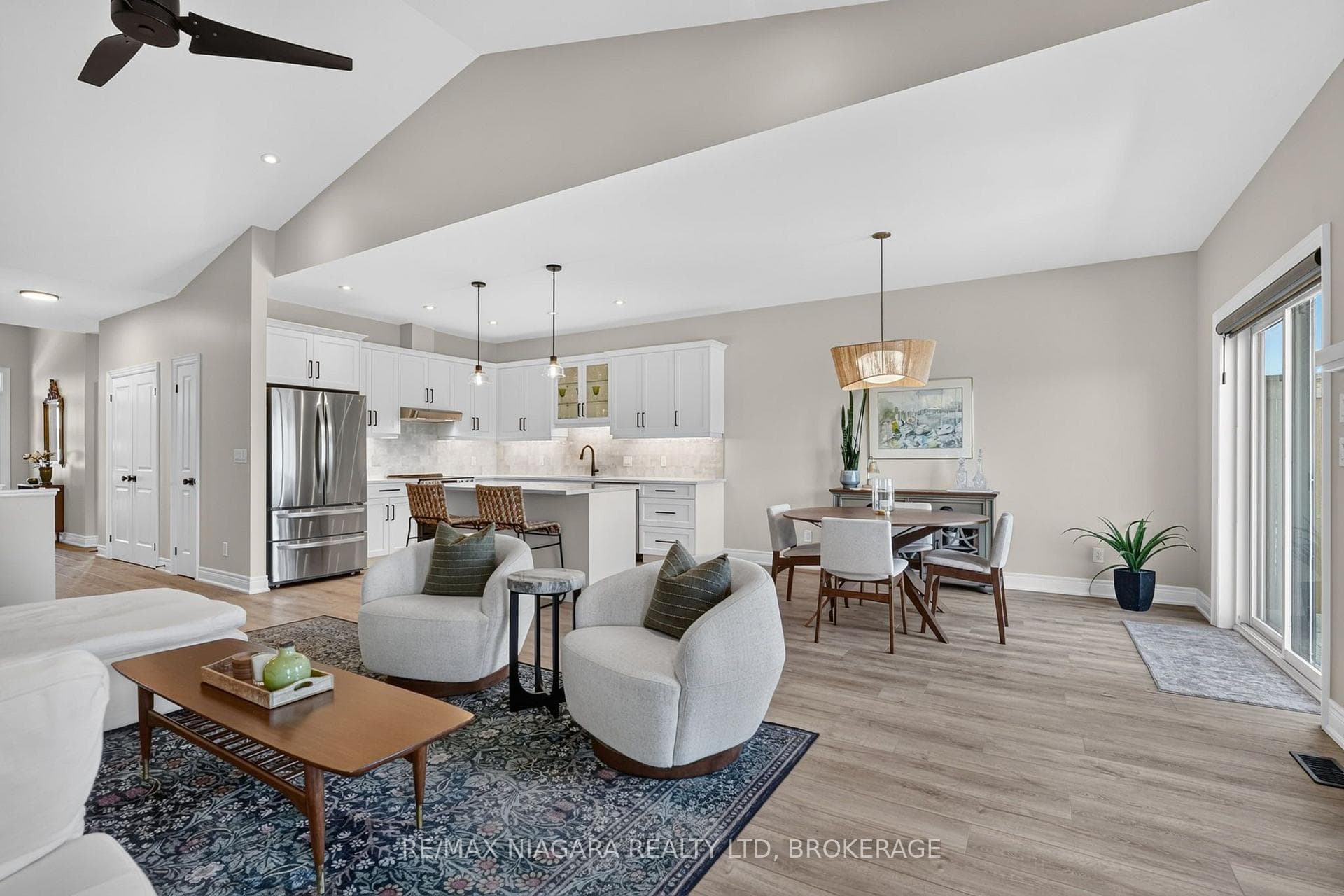 24 Peachtree Lane photo 12