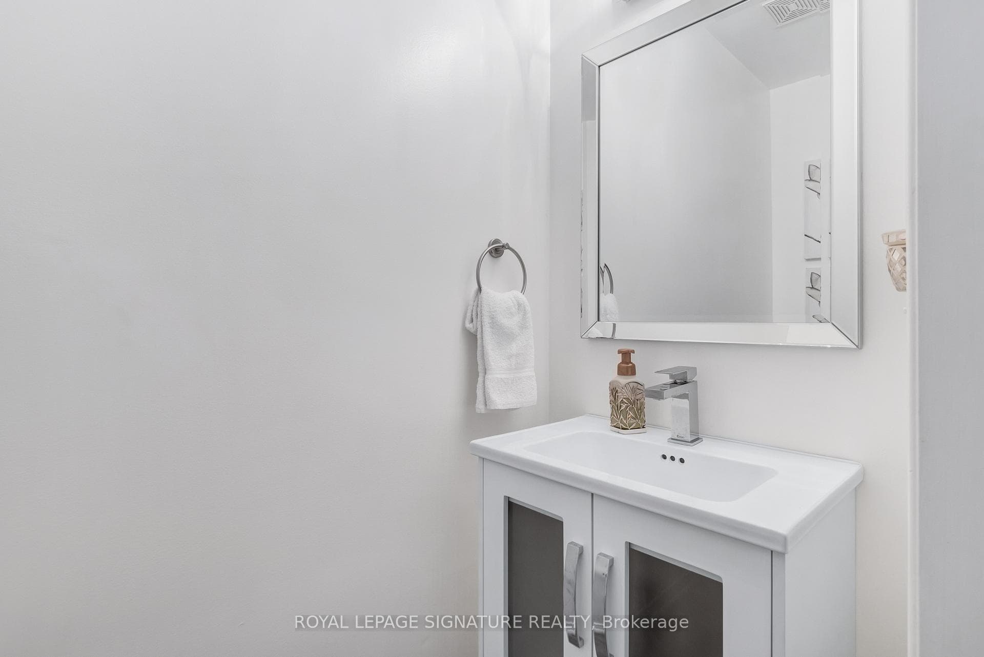 77 Ryder Crescent photo 15