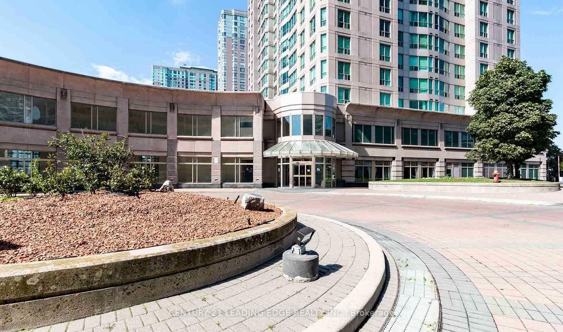 18 Lee Centre Drive Unit 703 photo 1