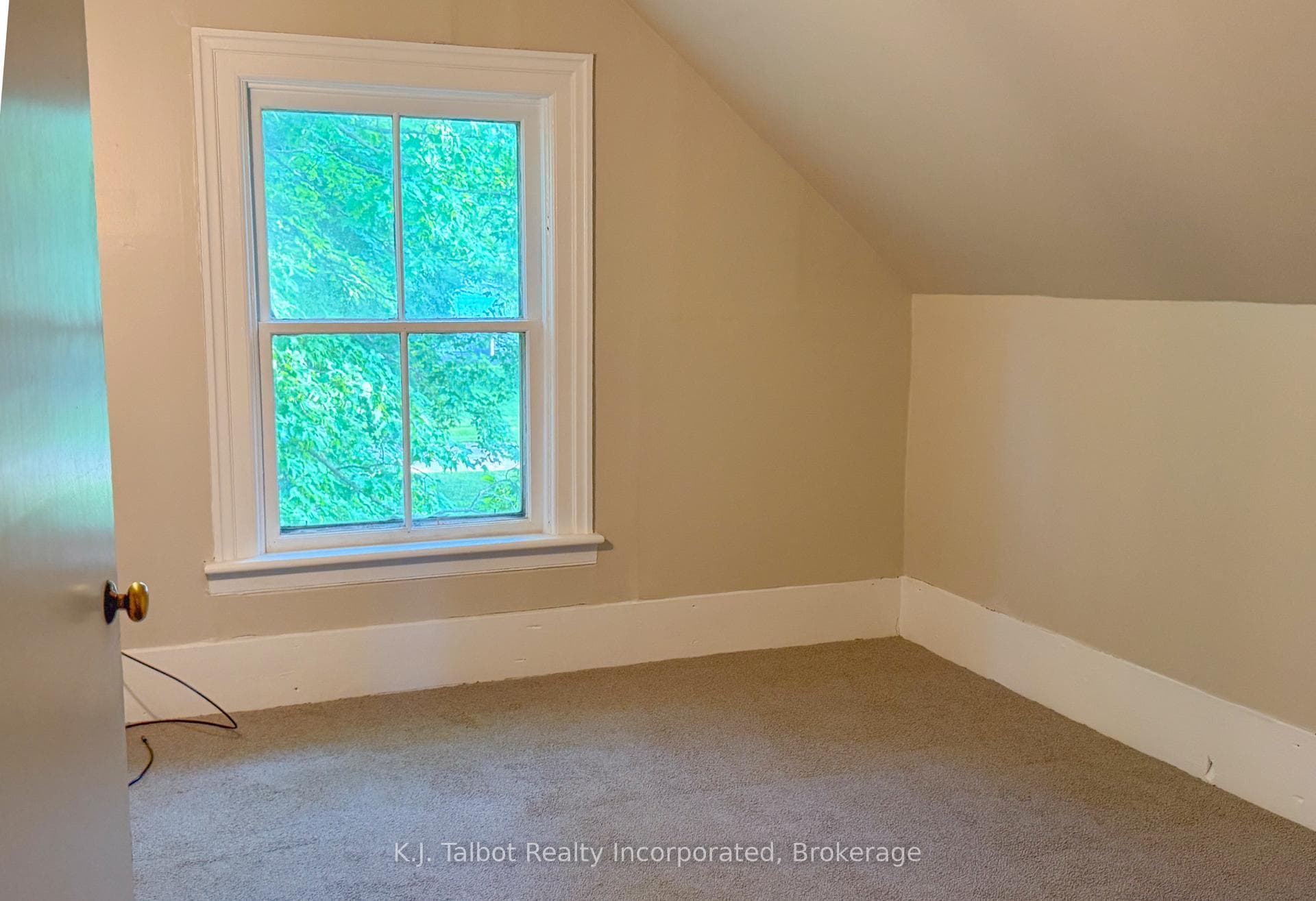 600 Fishleigh Street photo 22