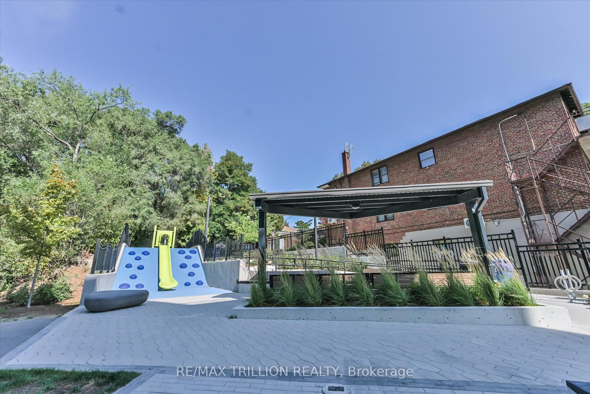 250 Lawrence Avenue Unit 801 photo 37