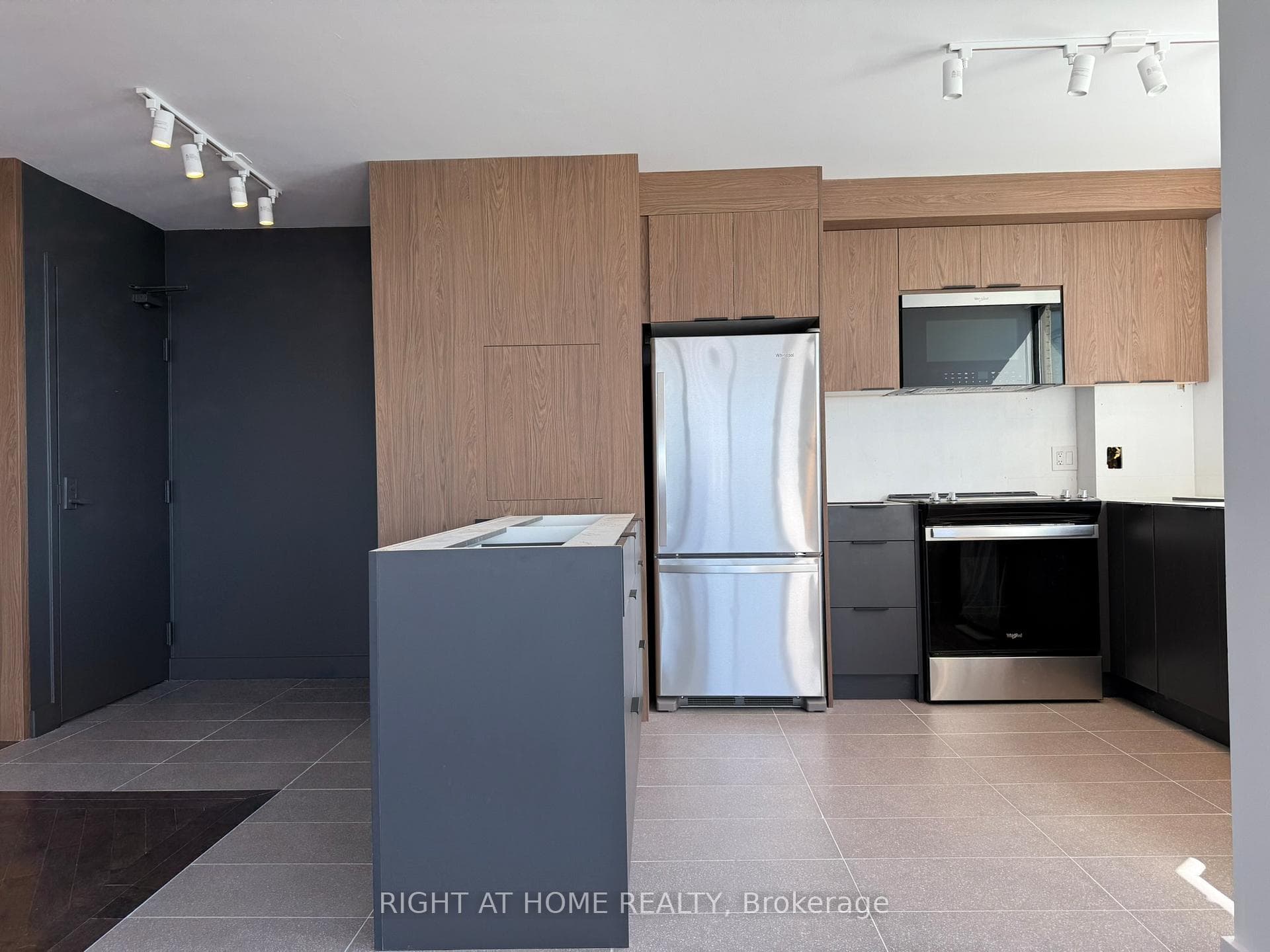 270 Queens Quay Unit 2102 photo 10