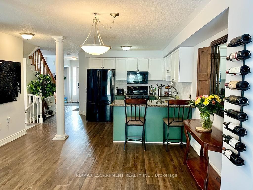 23 Willow Lane photo 5