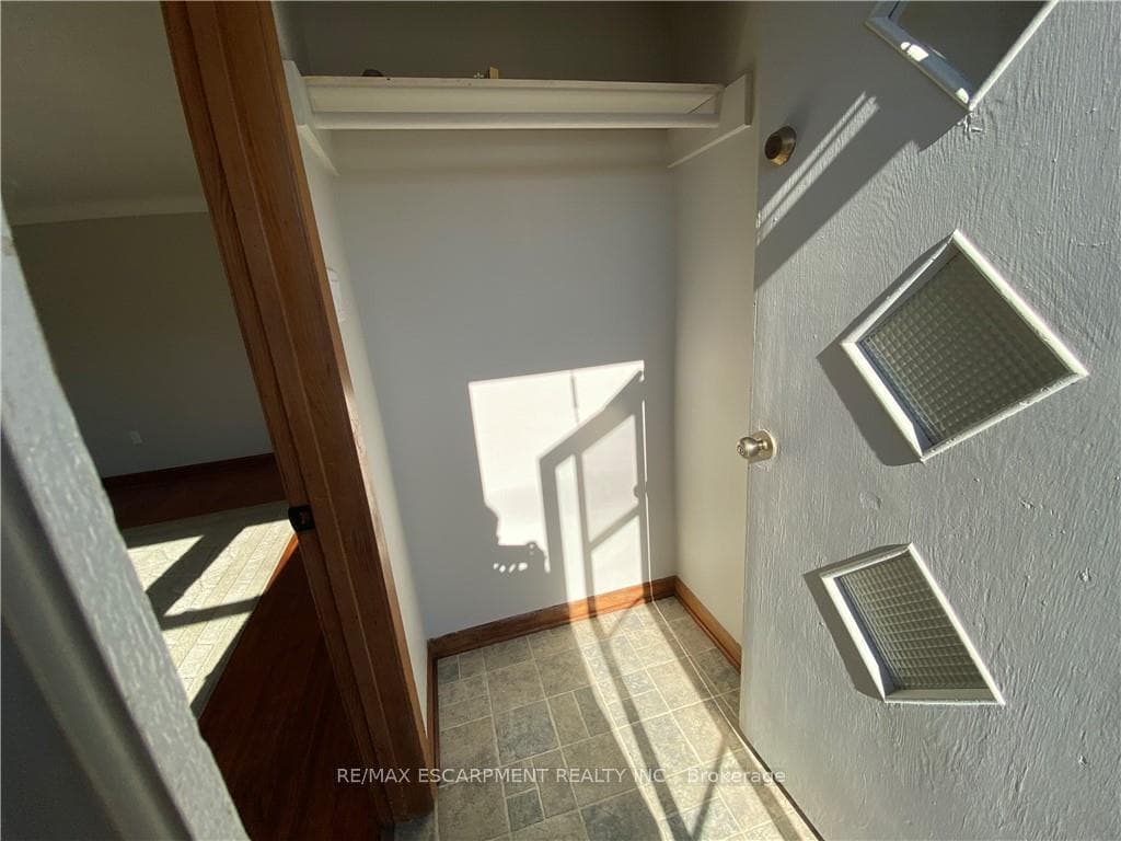 300 Knoll Street Unit Lower photo 2