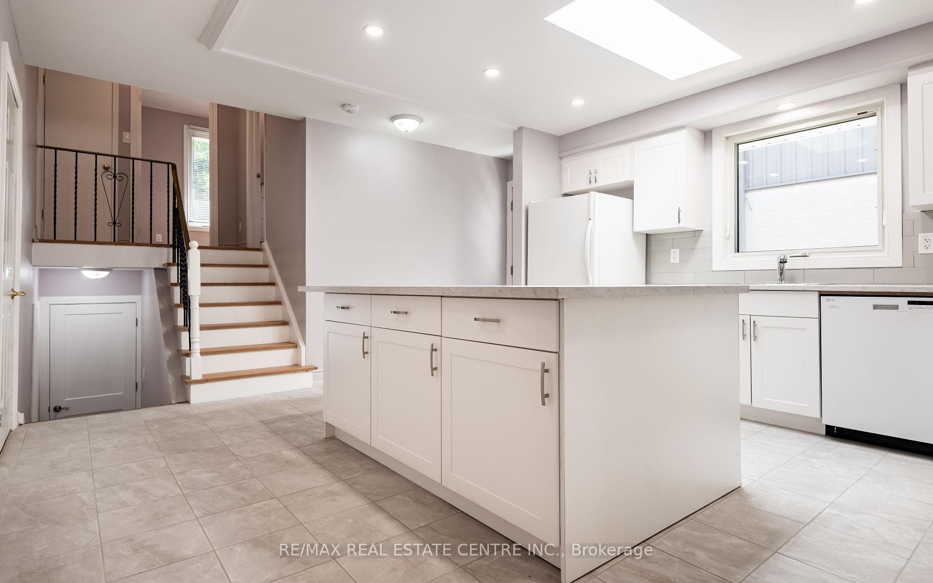 42 Cardwell Street Unit Upper photo 18