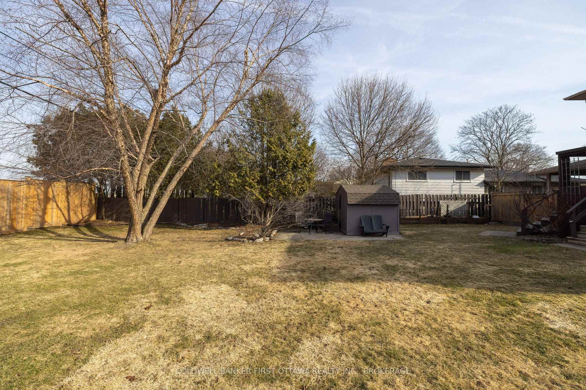 695 Laidlaw Crescent photo 42