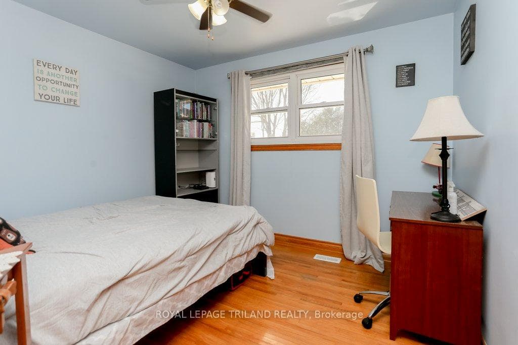 48 Lynn Crescent photo 22