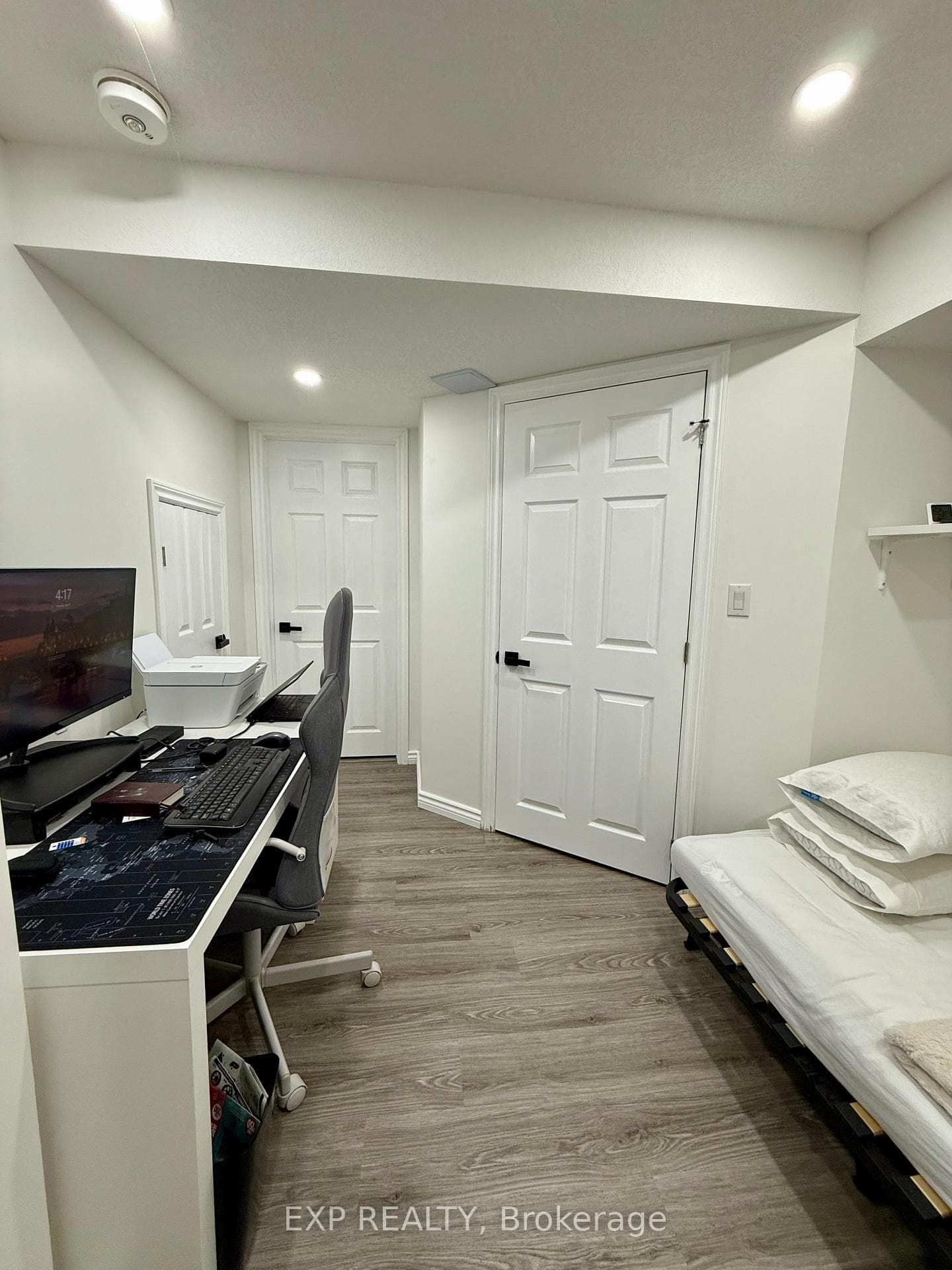 106 Hollywood Court photo 19