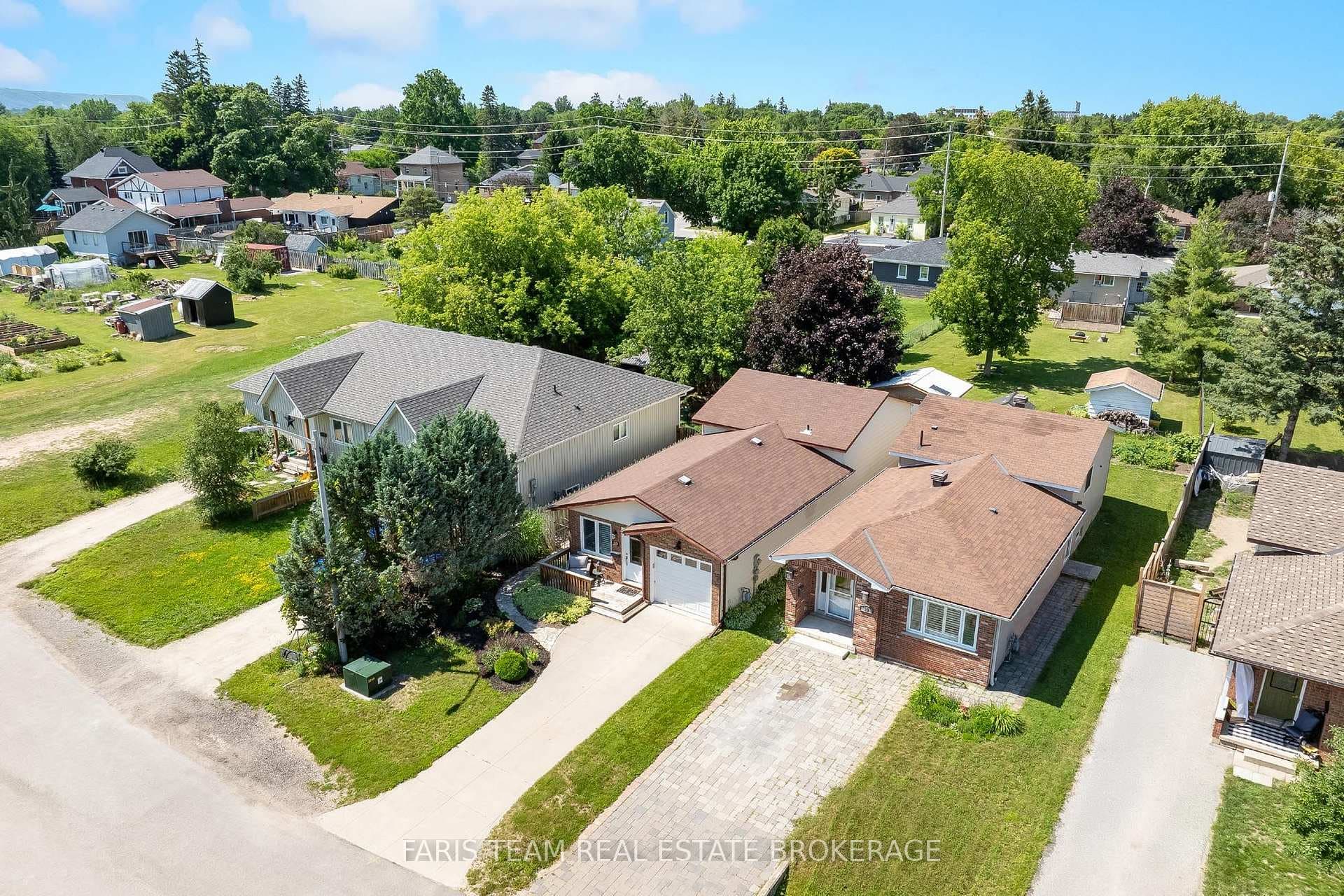 20 Leslie Drive photo 2