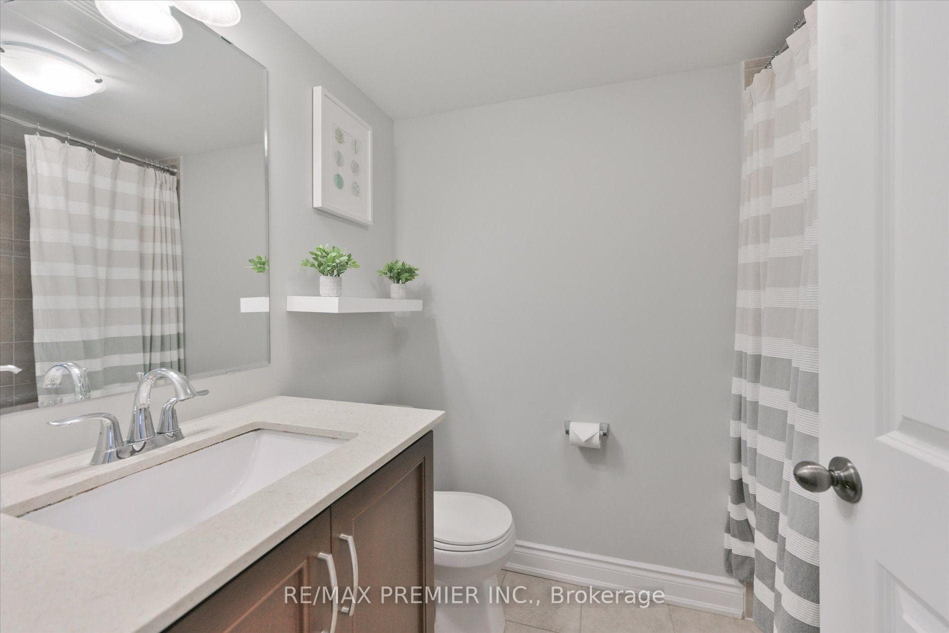 1331 Major Mackenzie Drive Unit 114 photo 23