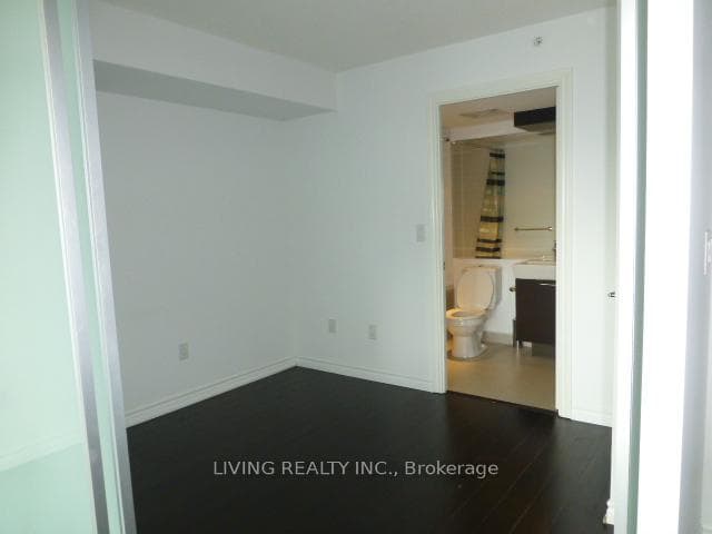 386 Yonge Street Unit 1814 photo 8