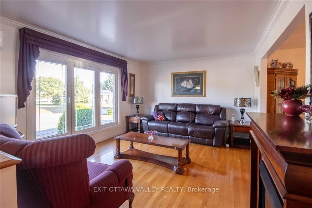 62 SANDHILL Drive photo 11