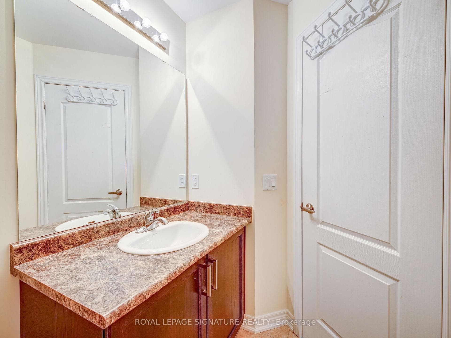 758 Cook Crescent photo 46