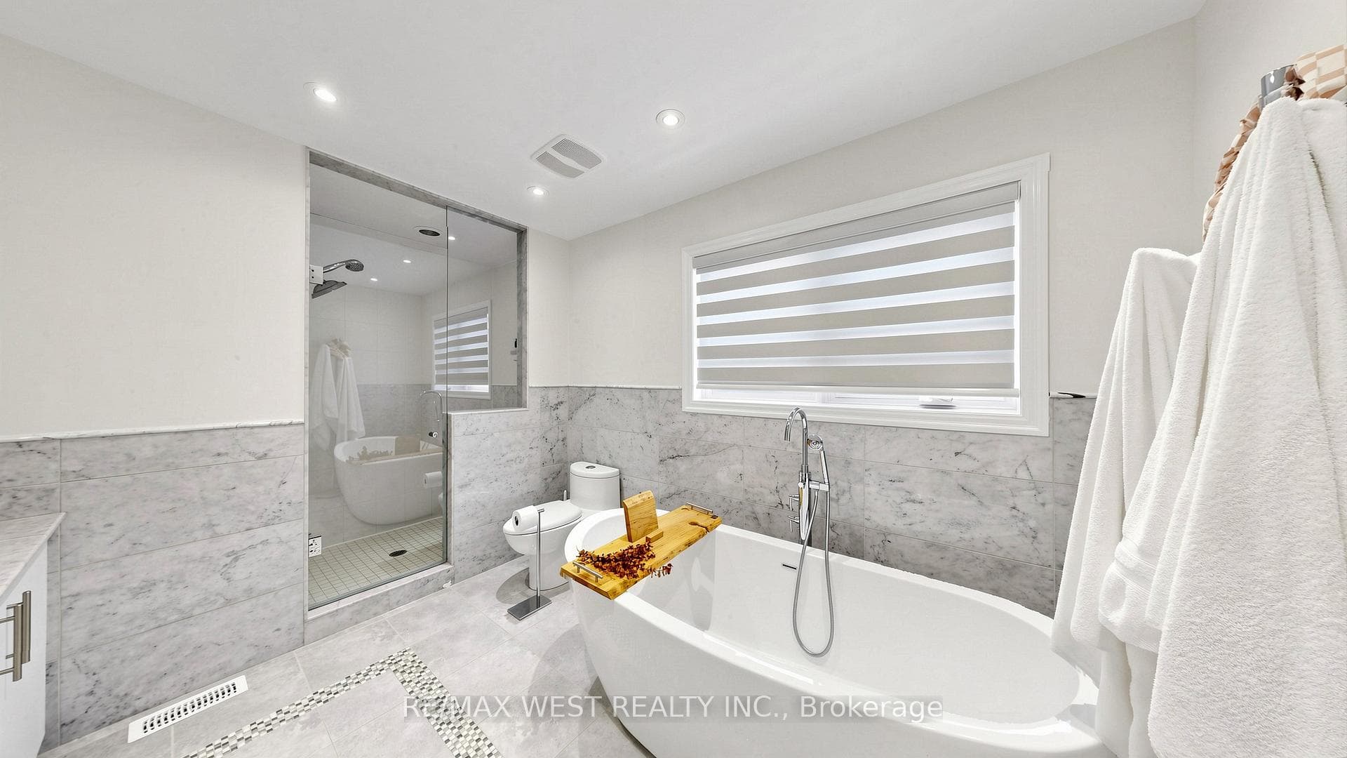 57 Alex Campbell Crescent photo 17