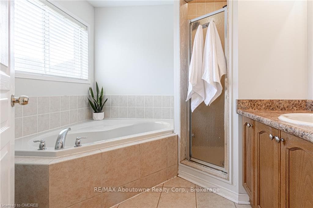 2292 SADDLECREEK Crescent photo 25