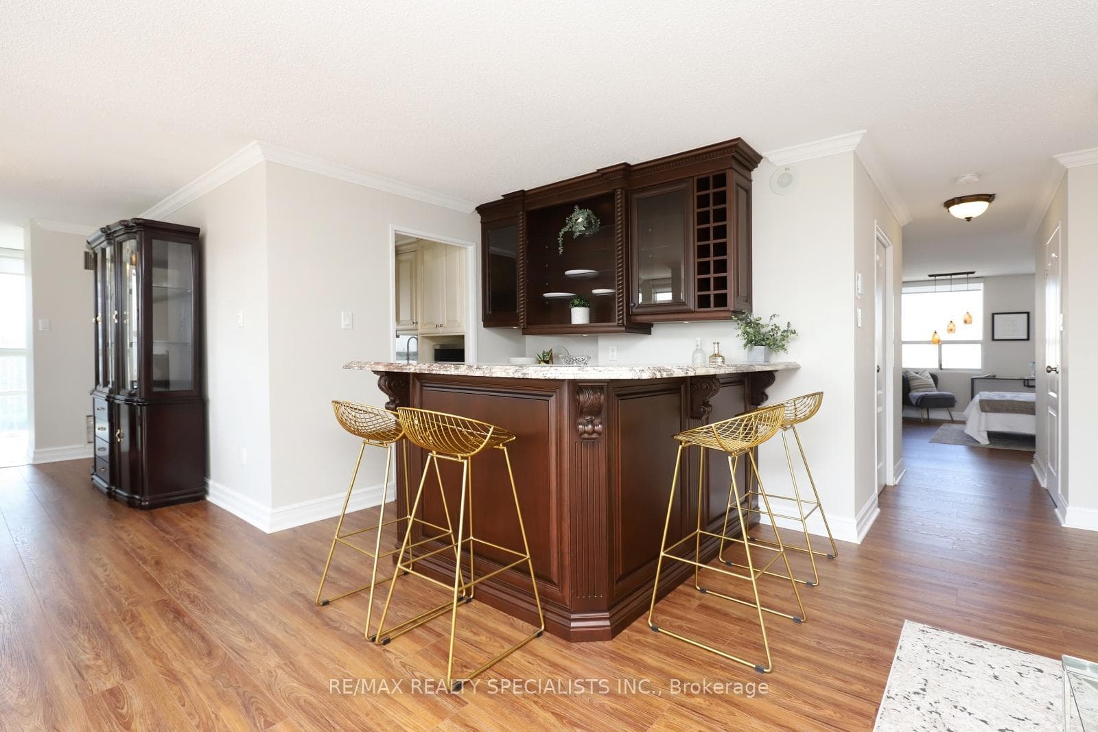 3650 Kaneff Crescent Unit 2407 photo 10