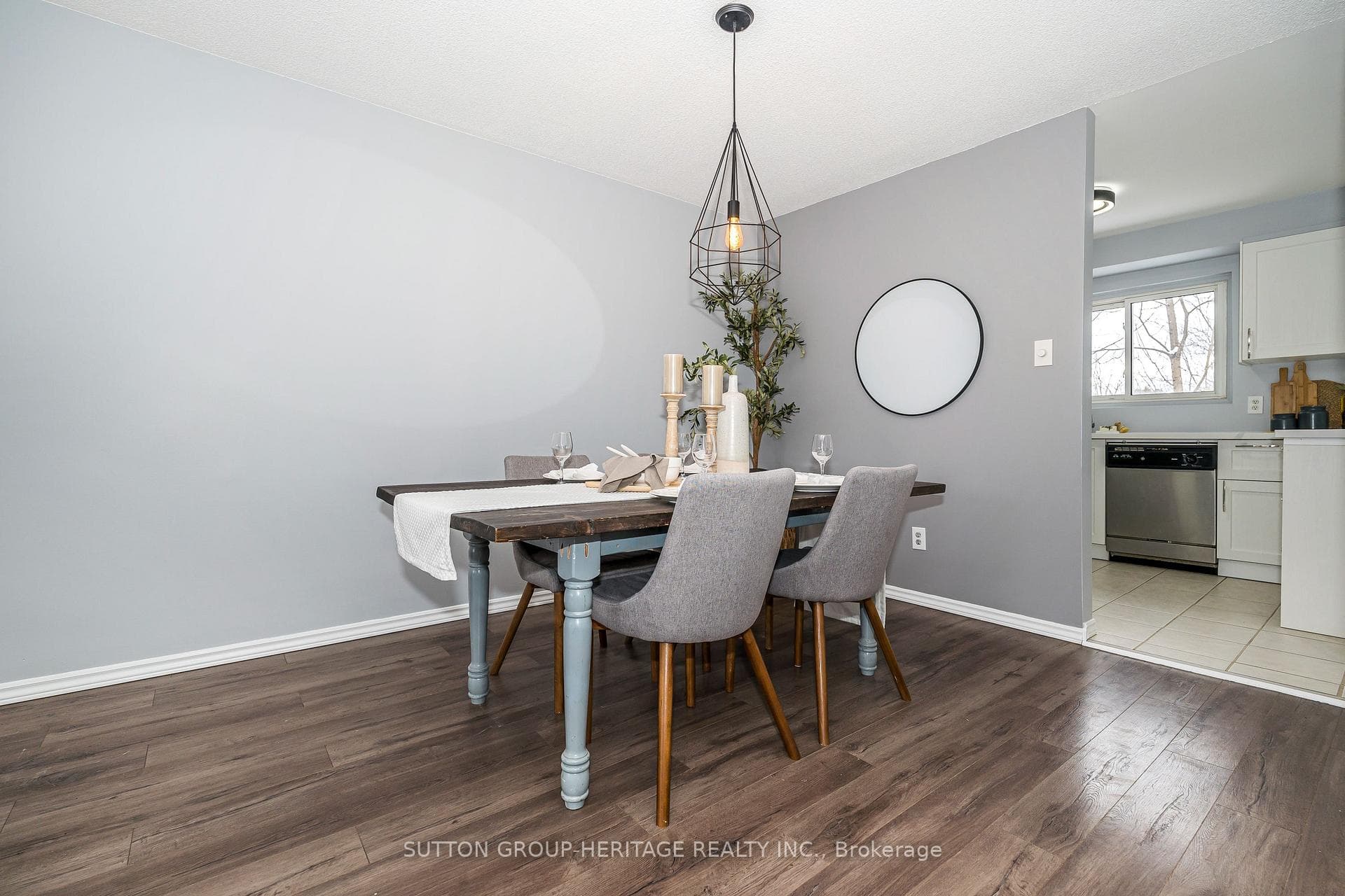 Accommodates a large dining table