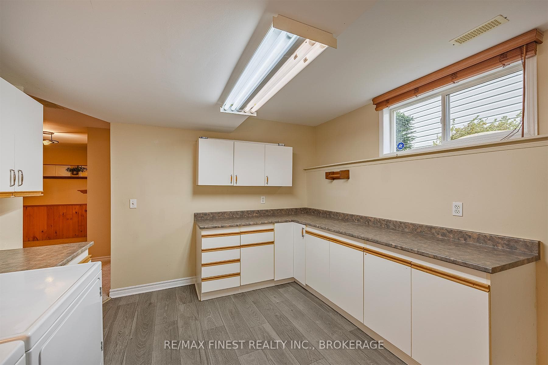 311 ELLESMEER Avenue photo 32