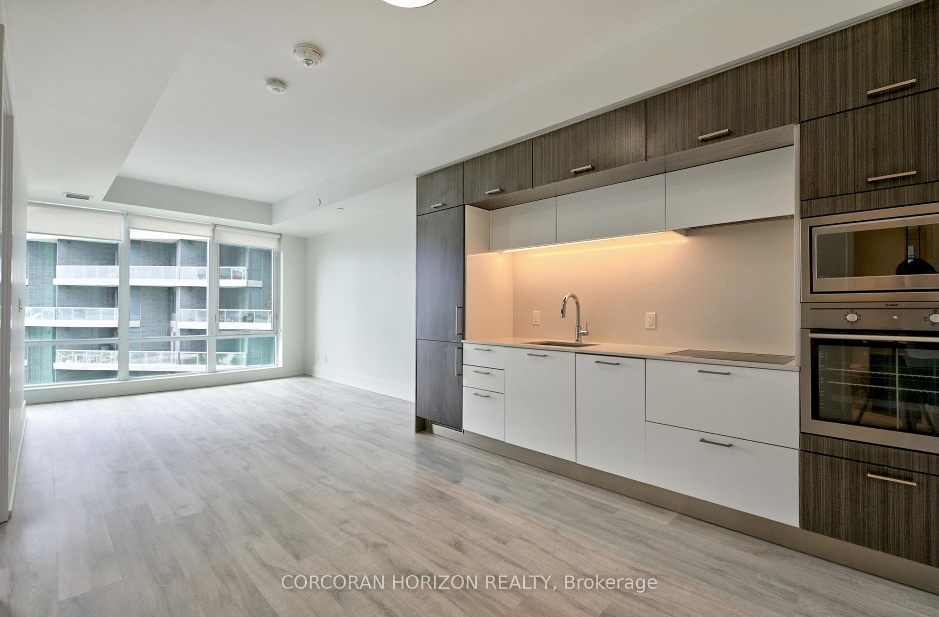 1 Edgewater Drive Unit 511 photo 4