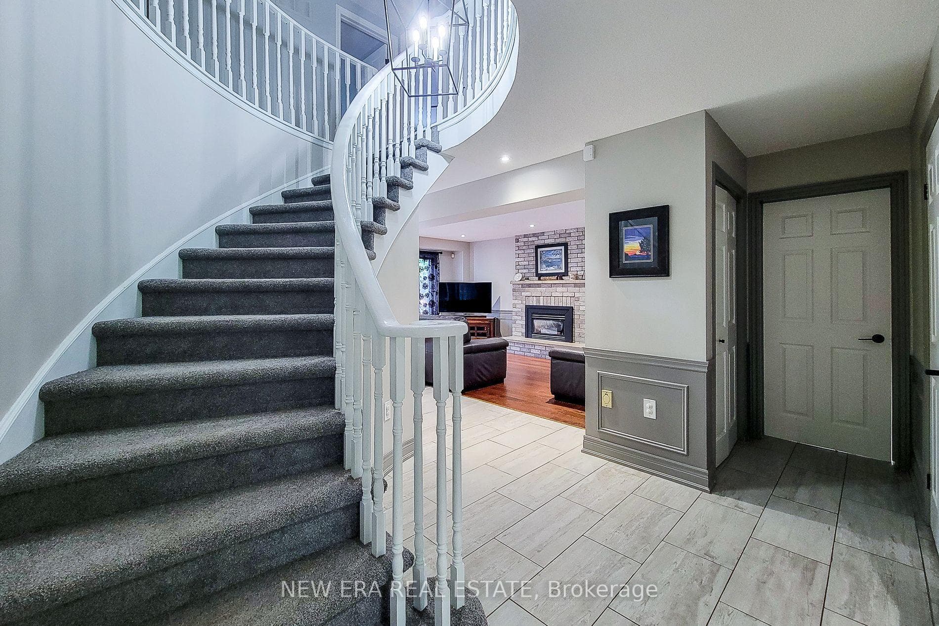 29 Woodside Square photo 12