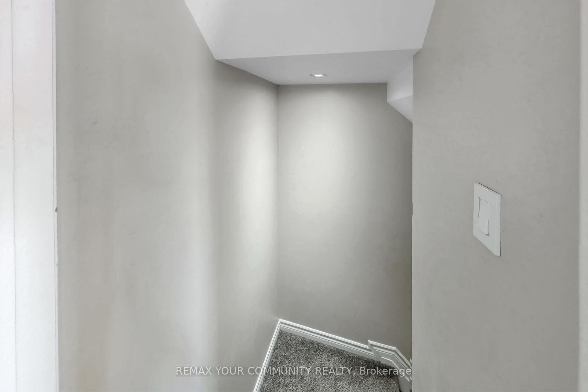 94 Rawling Crescent photo 34