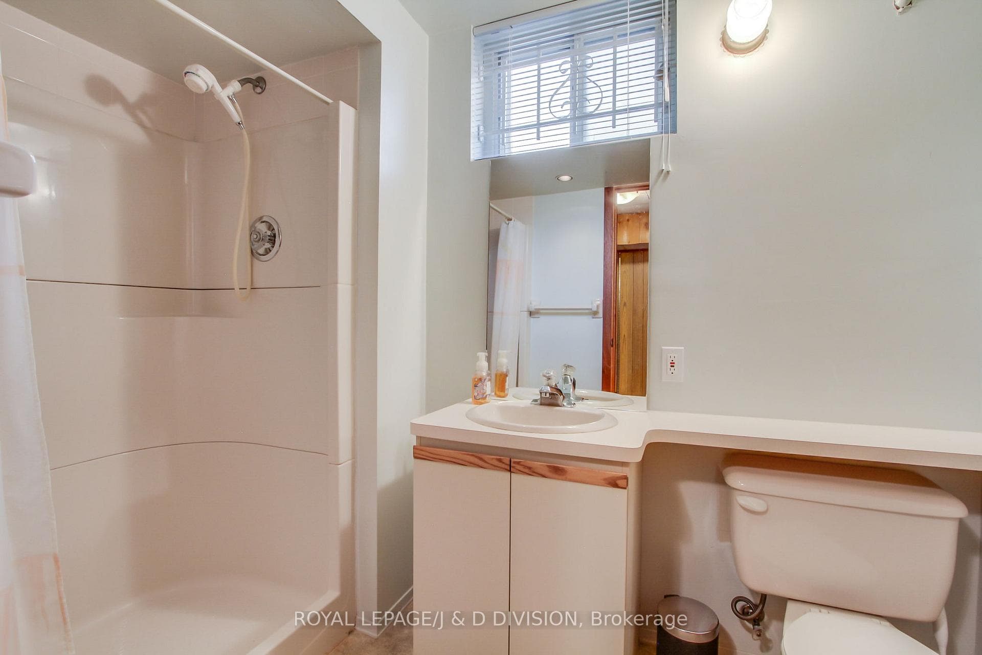 22 Dashwood Crescent photo 30